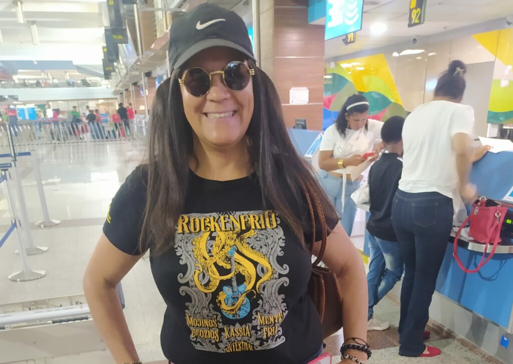 Deyarina, fiel seguidora, con su camiseta de Rockenfrío desde Santo Domingo.